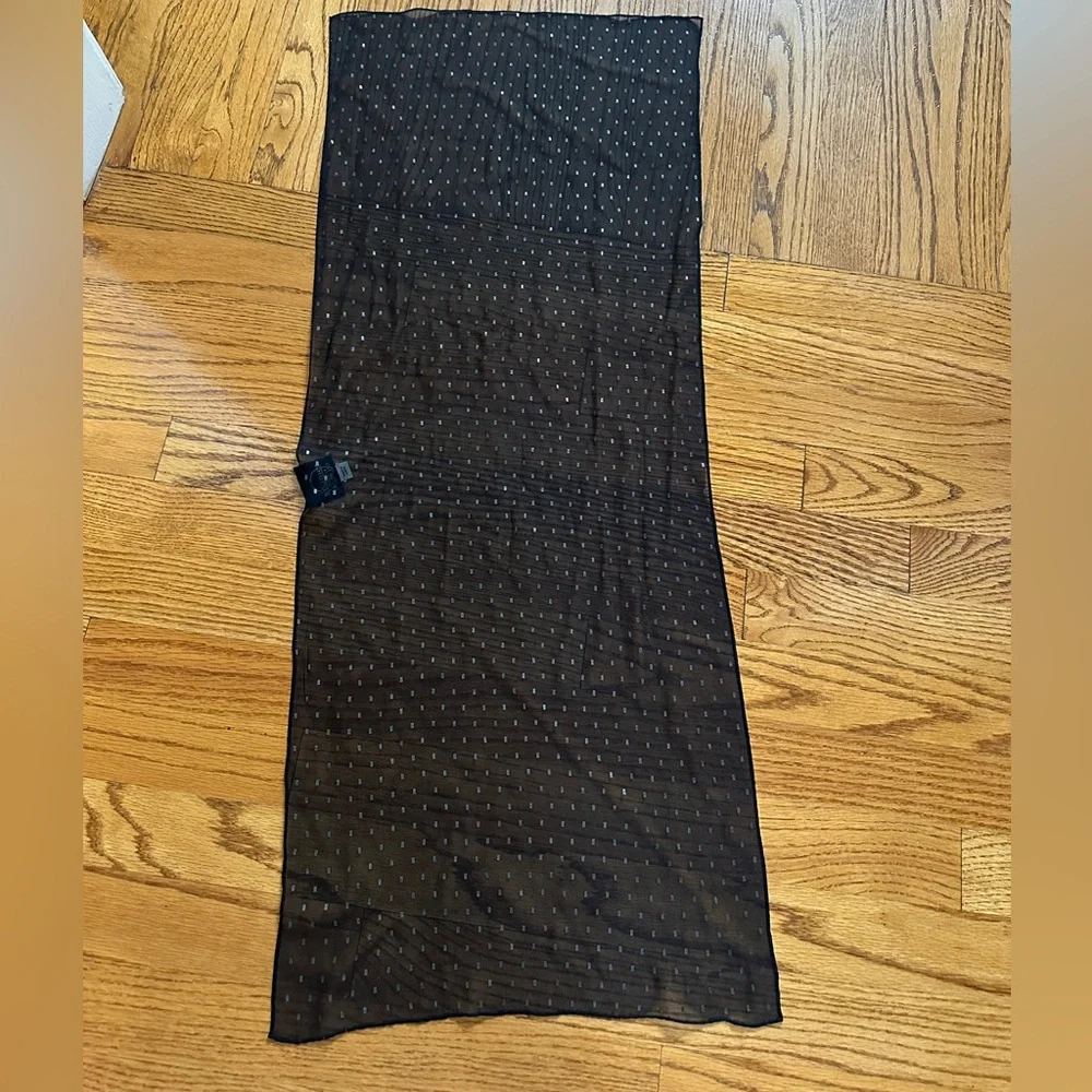St. John chic black