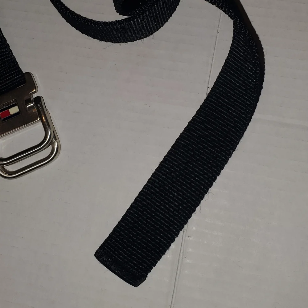 Tommy Hilfiger inches tommy