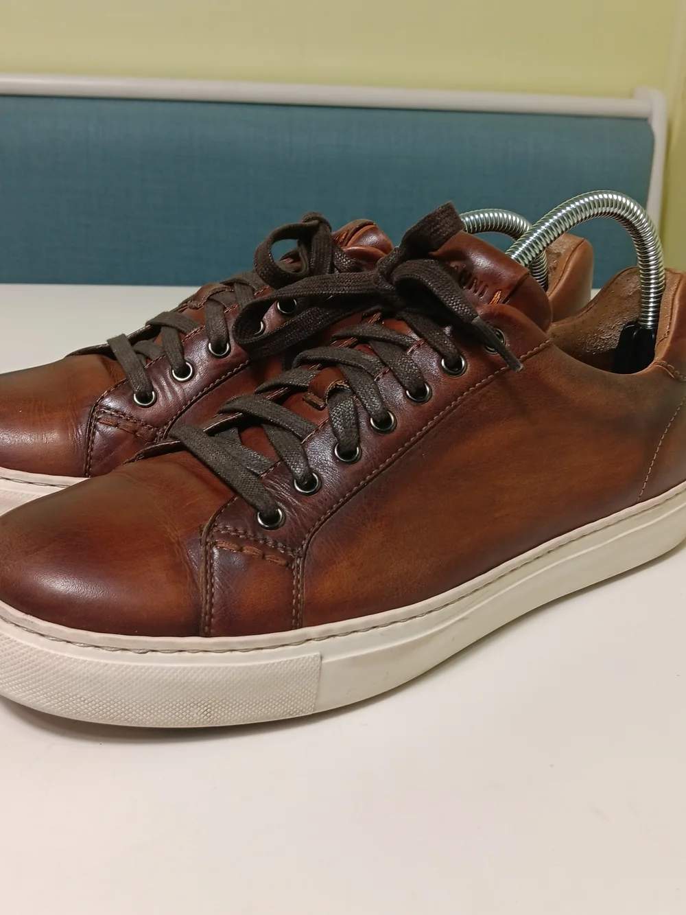 Magnanni look clean purchase