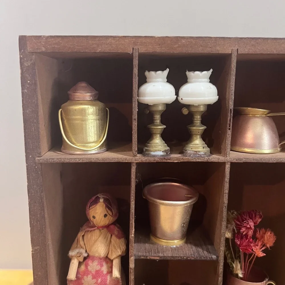 N/A vtg curio