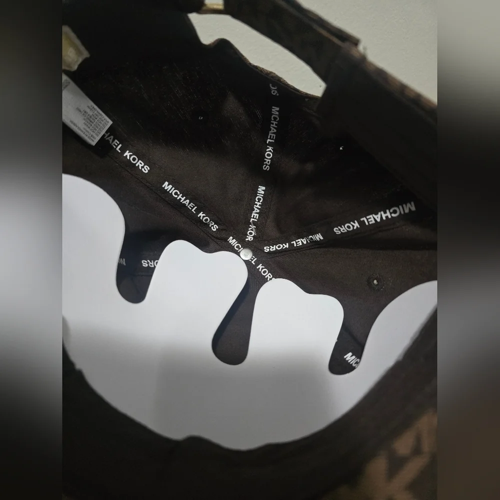 Michael Kors pattern signature