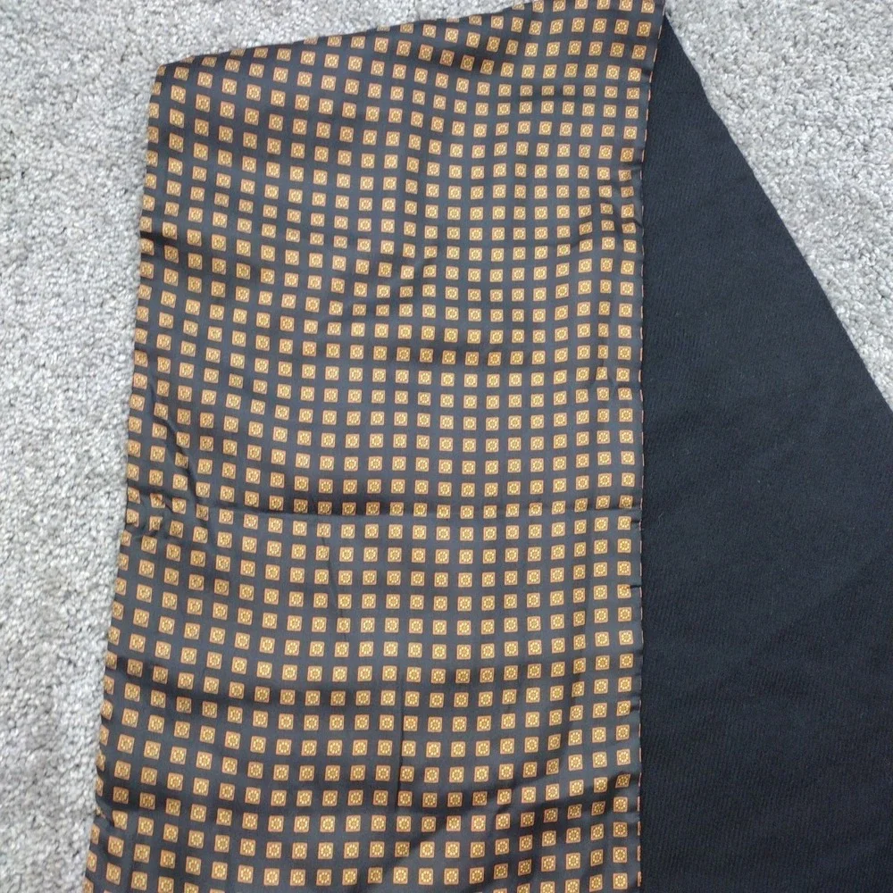 The Unbranded Brand pointed check there