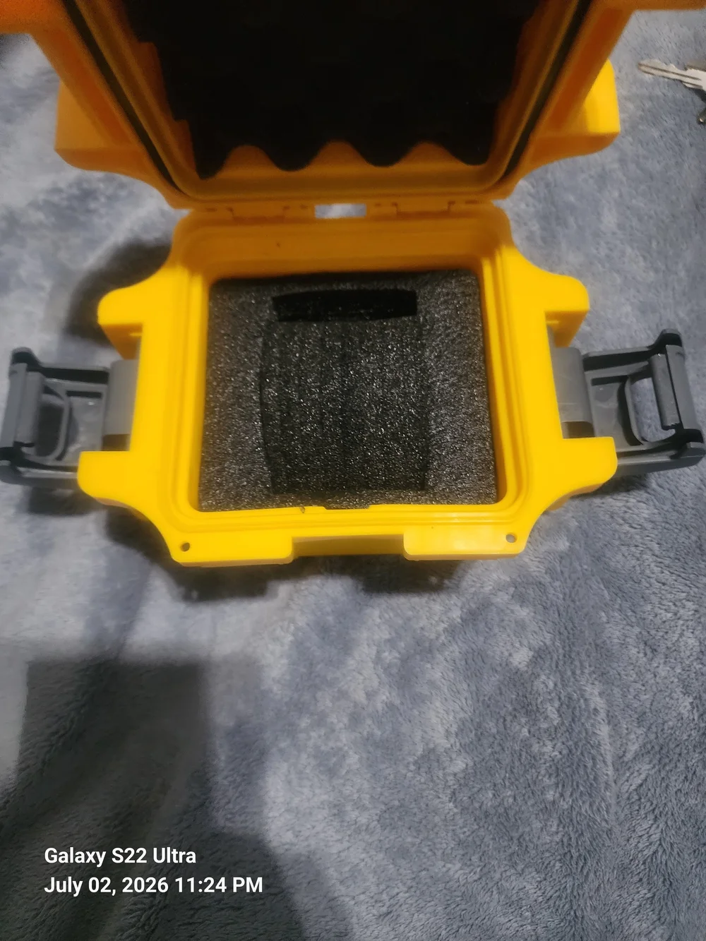 Invicta durable yellow