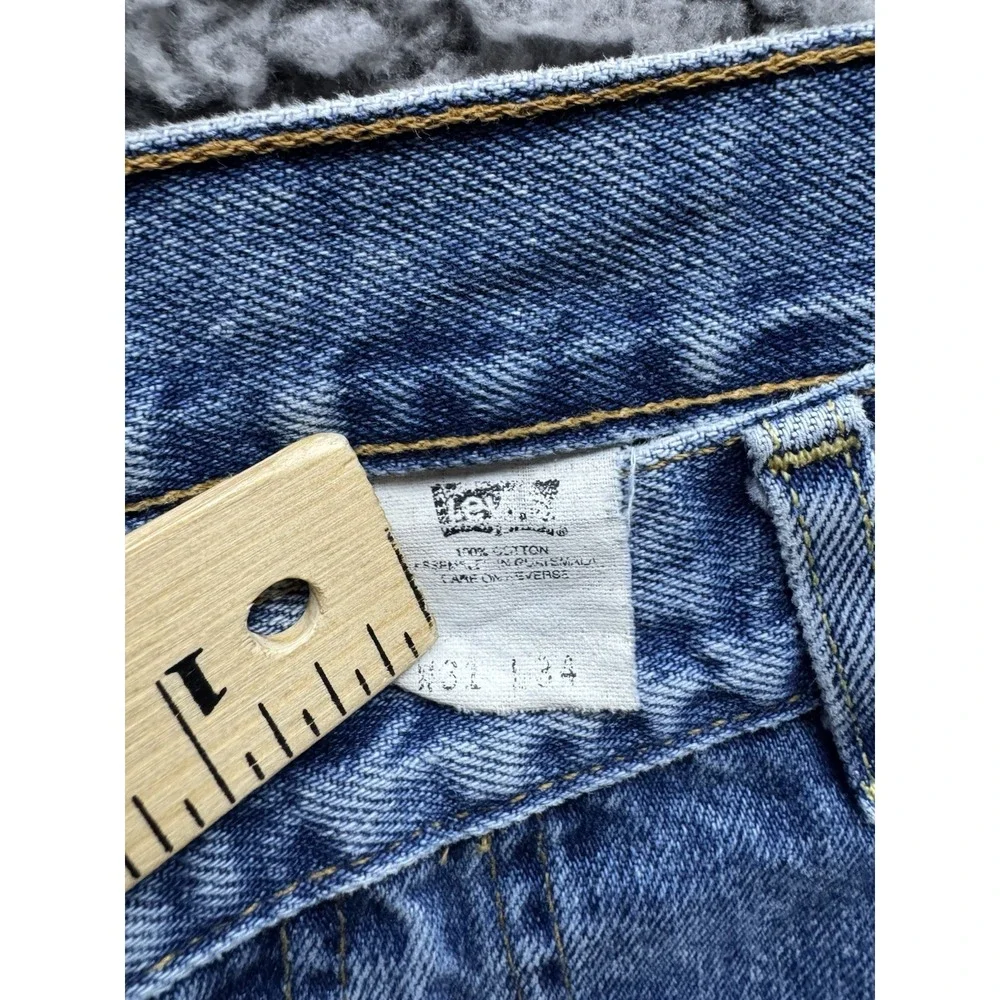 Levis preowned wear signs