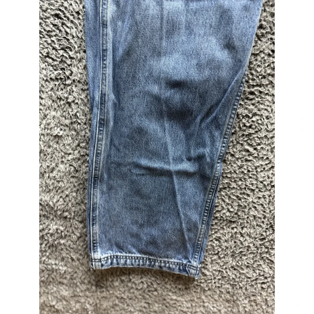 Levis distressing wear
