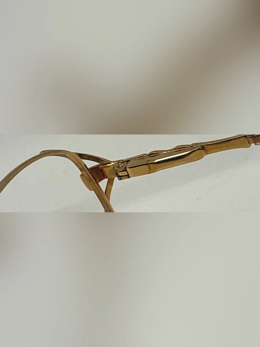 Elizabeth Arden female ****lenses temple