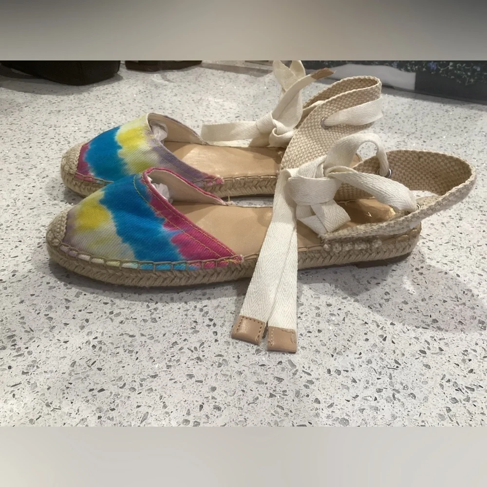 Nine West vibrant tie