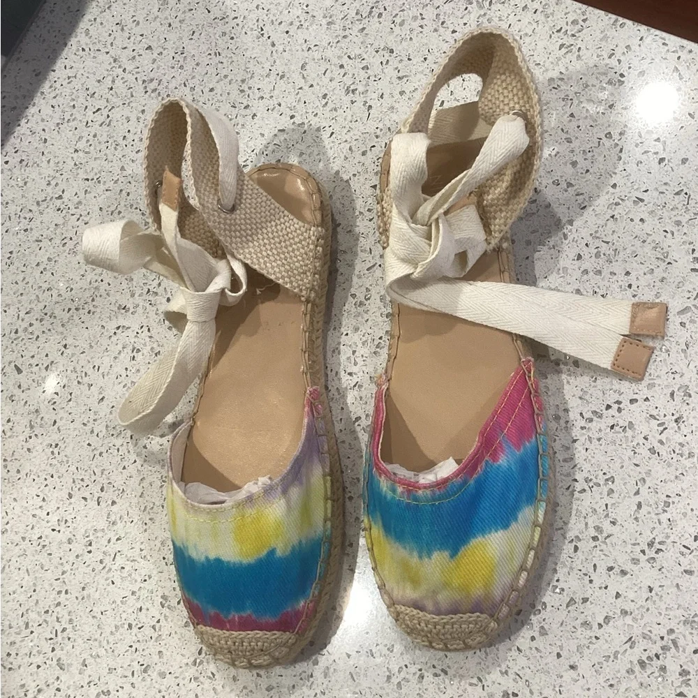 Nine West vibrant tie