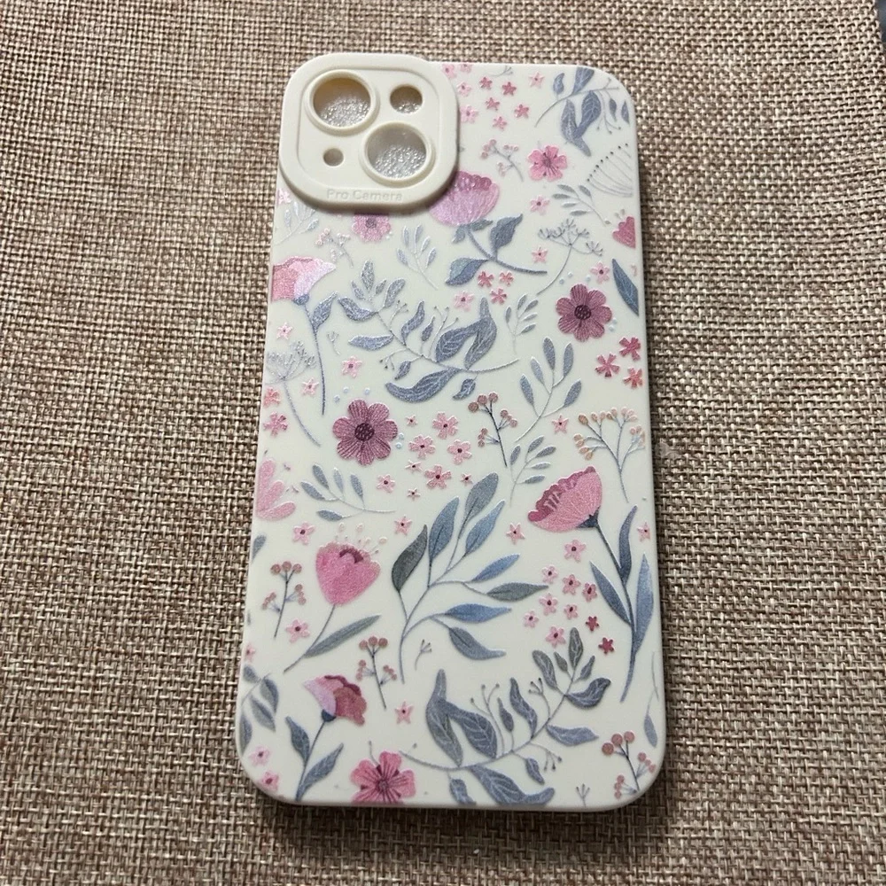 iPhone 14 Plus Case Cream w Flowers See description for compatible iPhones  NWOT
