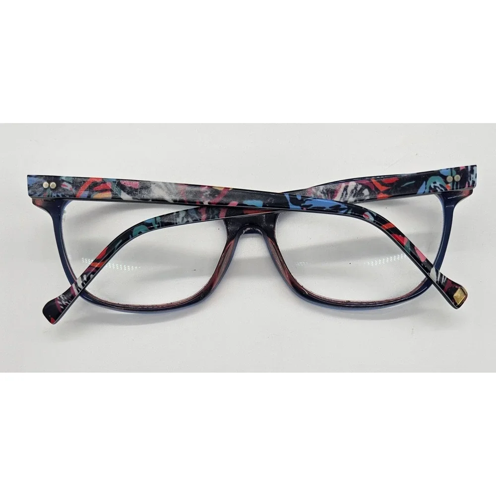 Vera Bradley lens features