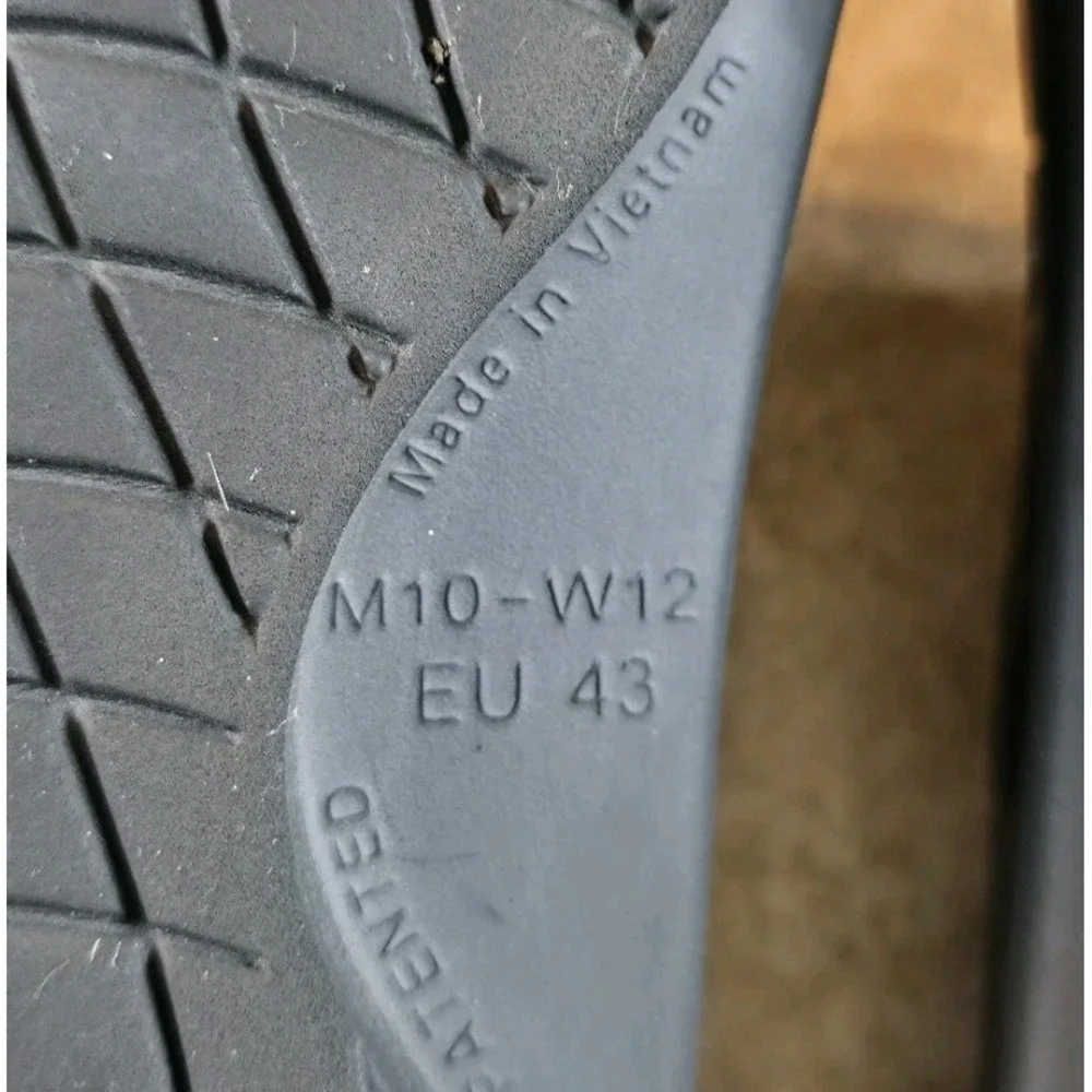 OOFOS logo outsole recovery