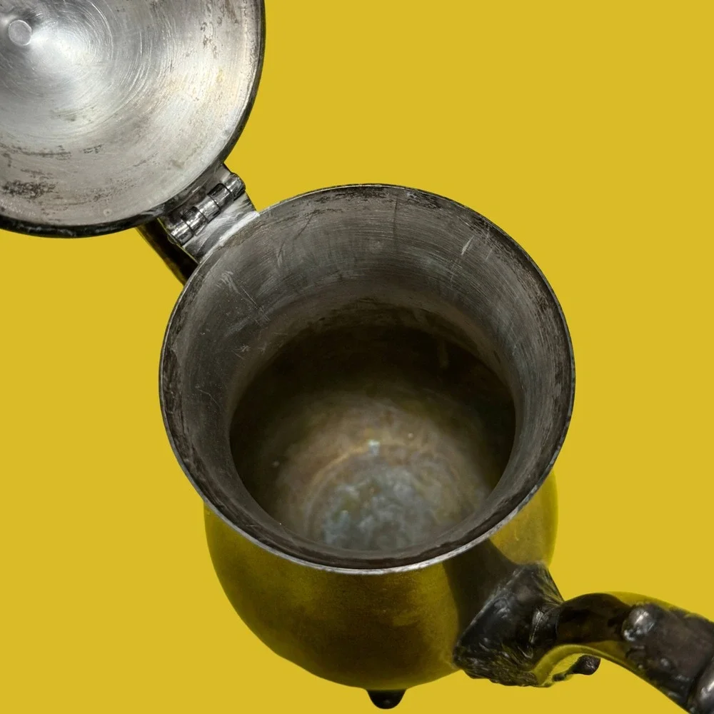 Leonard handle present features
