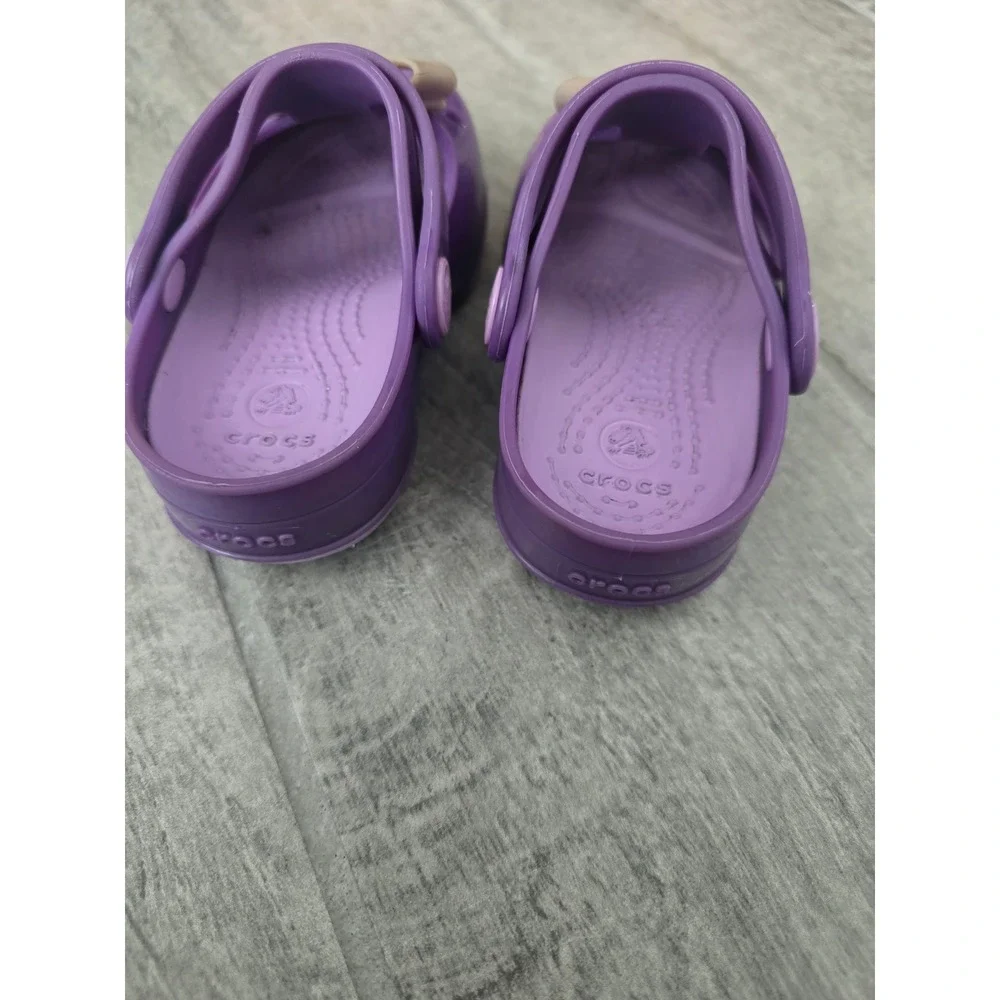 CROCS ton pattern features