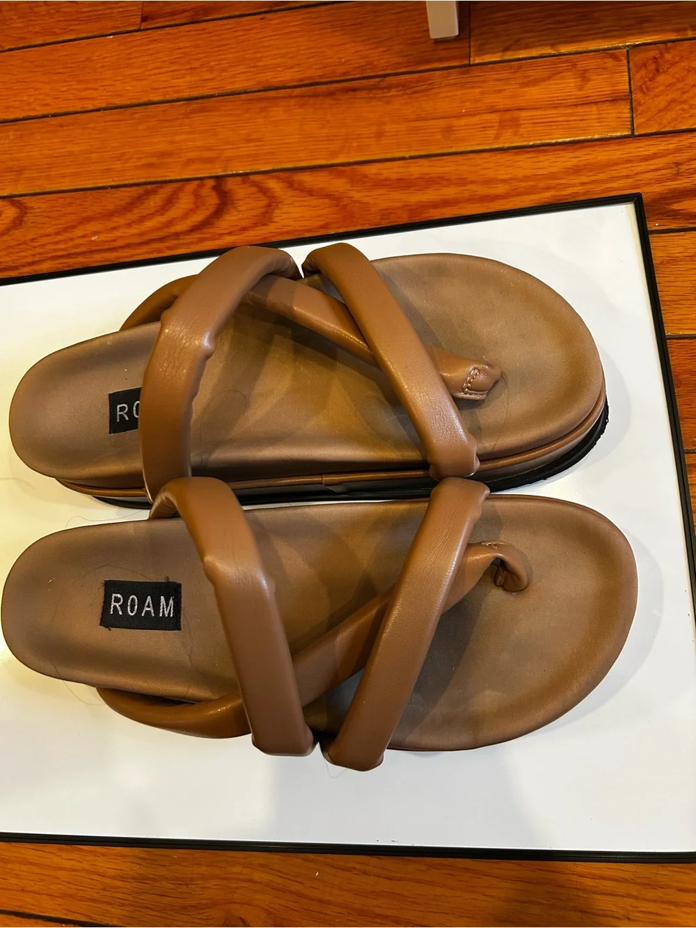 ROAM stacked tan bold
