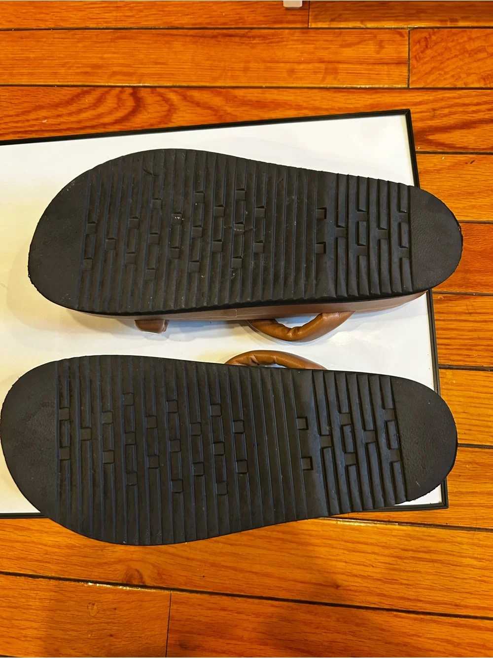 ROAM tan sole