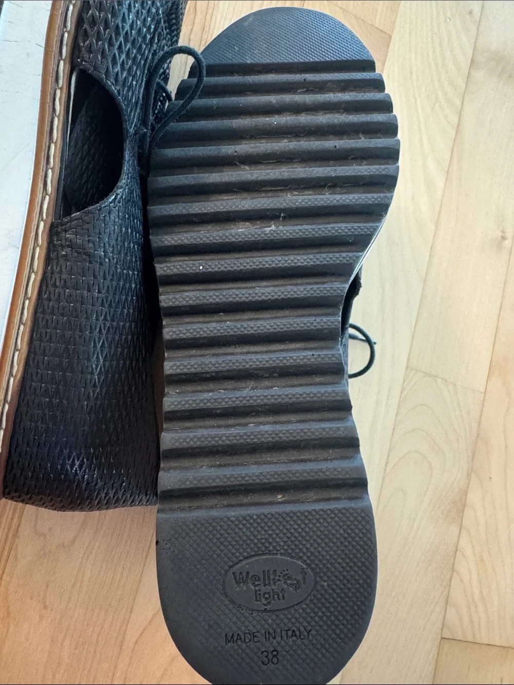 Wellfeet black textured