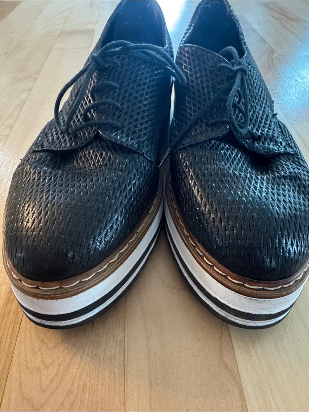 Wellfeet black textured