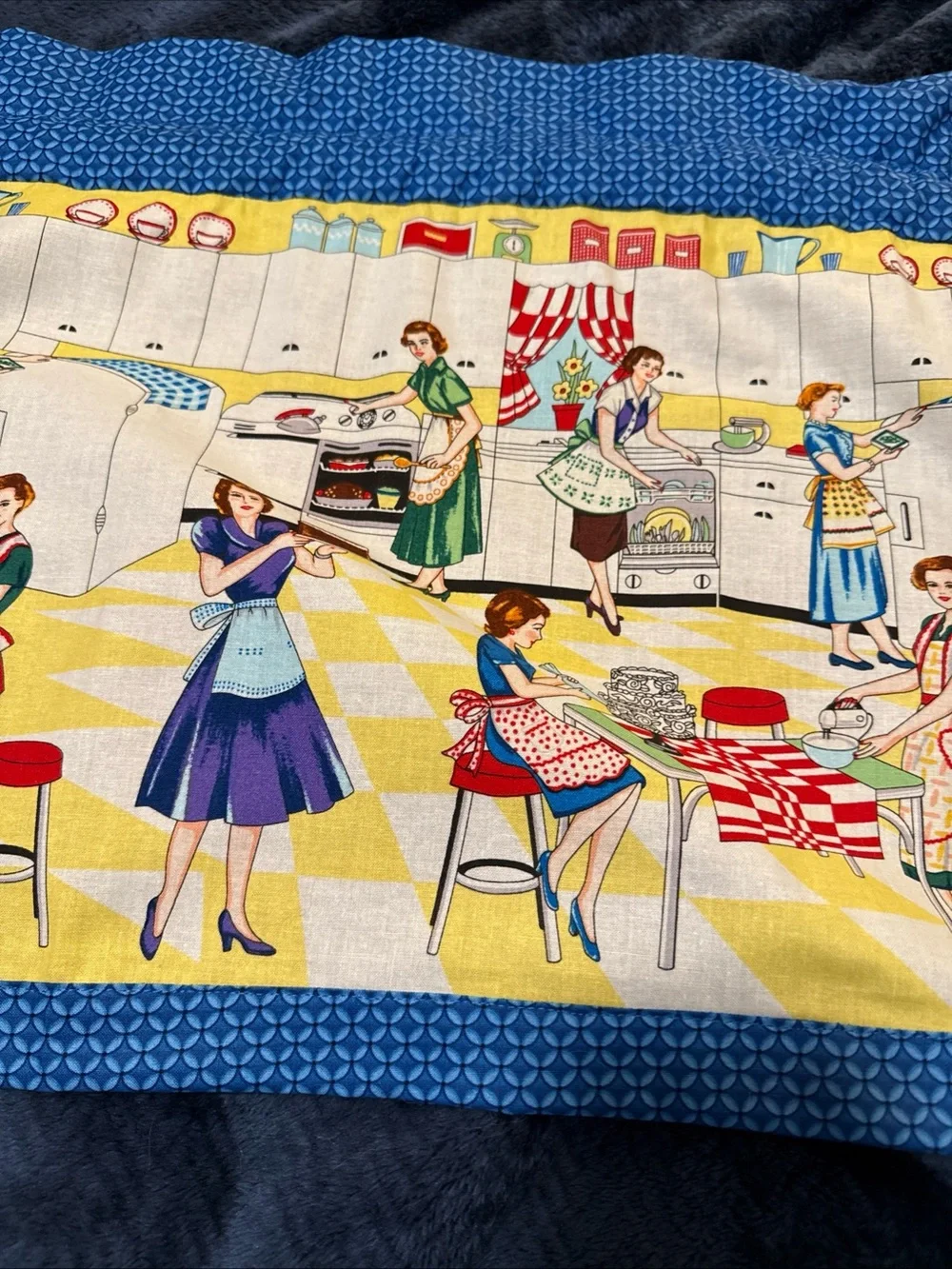 N/A retro kitchen