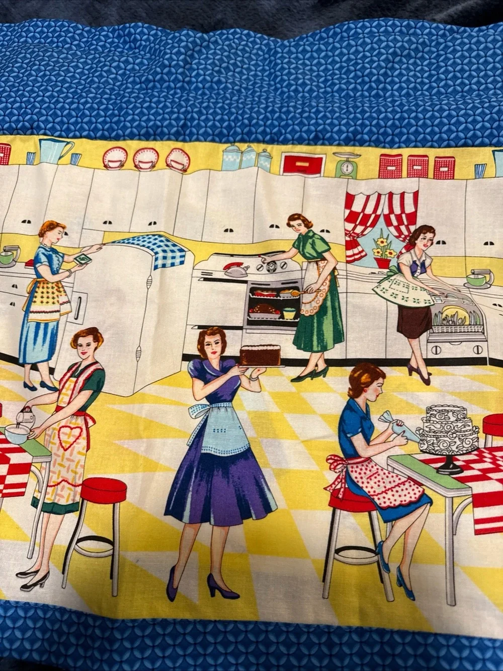 N/A retro kitchen