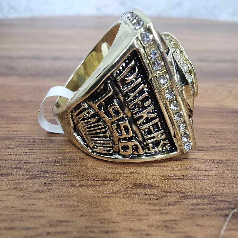 N/A town gold steel