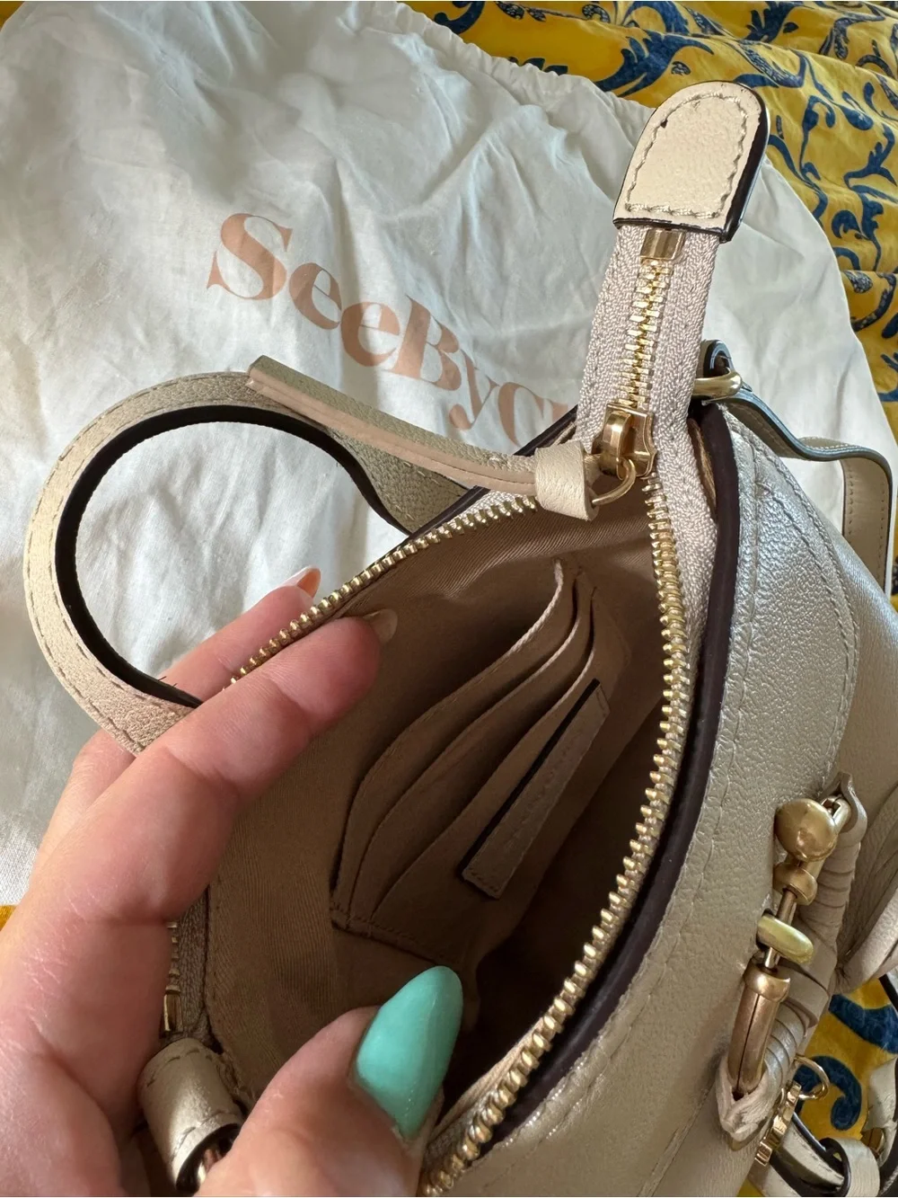 Chloe versatile elegant