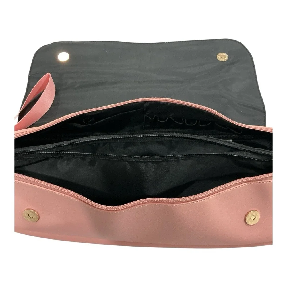 The Unbranded Brand returns black