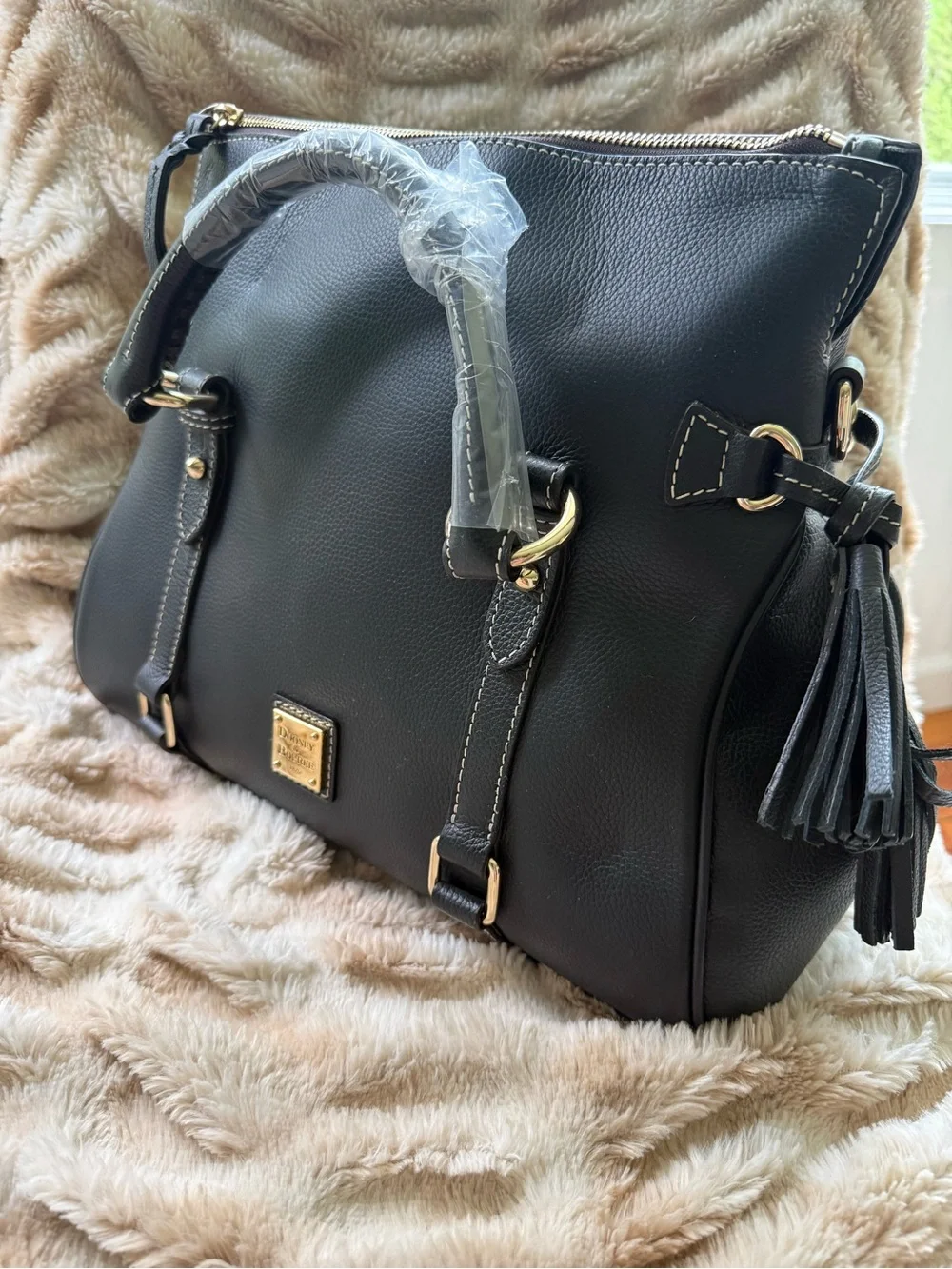 Dooney & Bourke essentials top dual