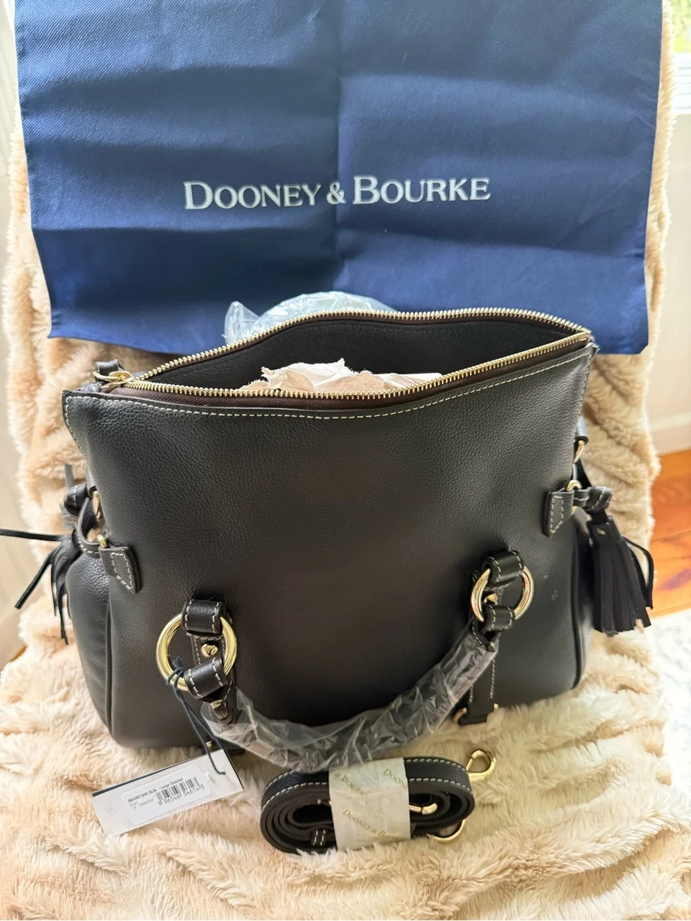 Dooney & Bourke black outfit
