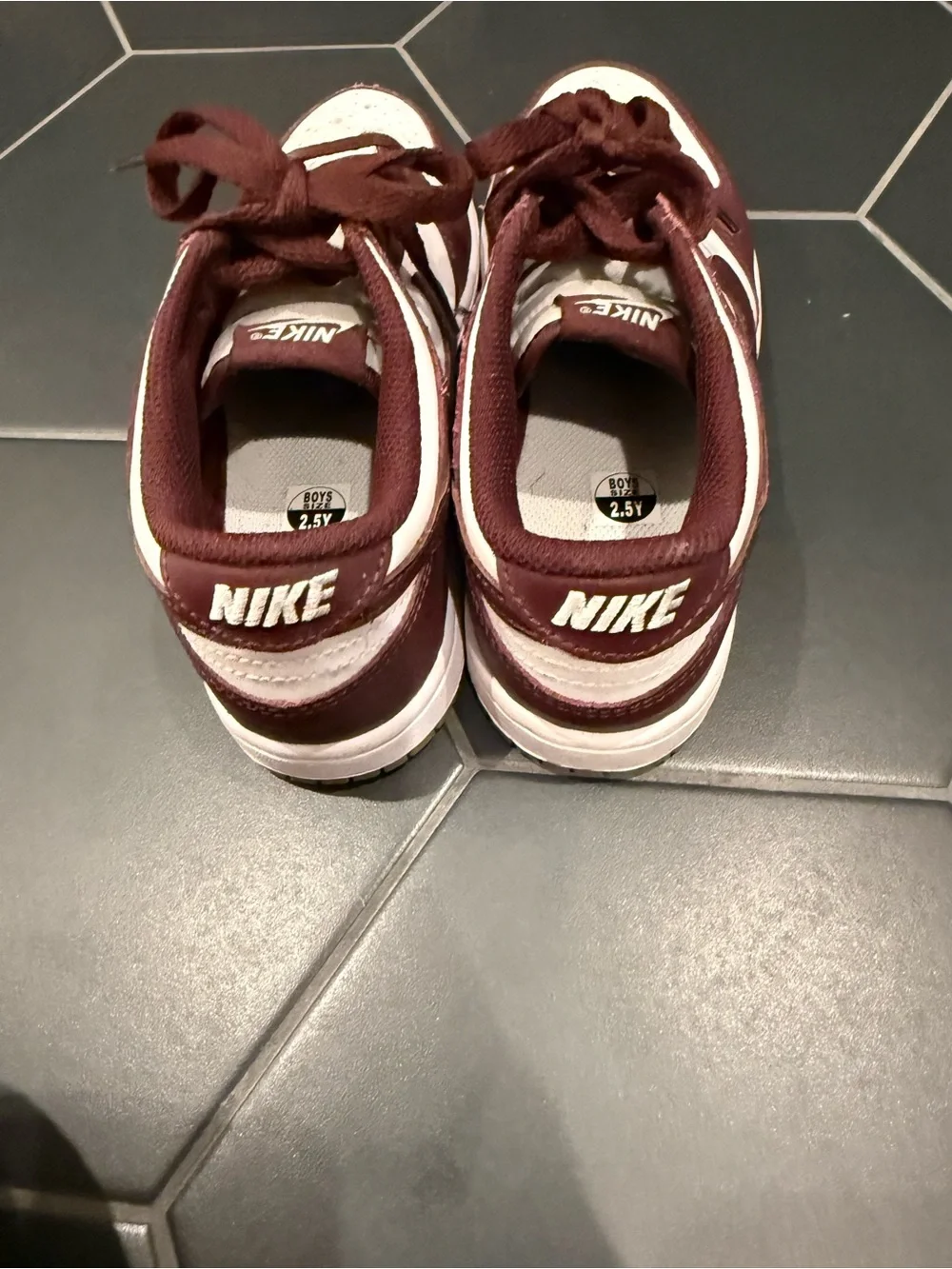 Nike kids low