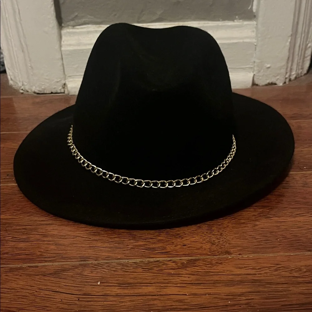 Stylish Black Hat with Gold Chain Accent
