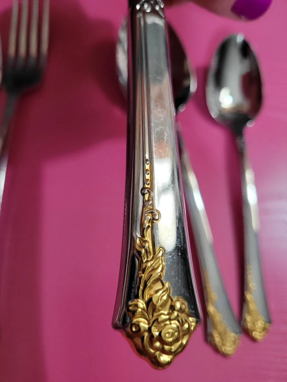 Oneida salad damask gold