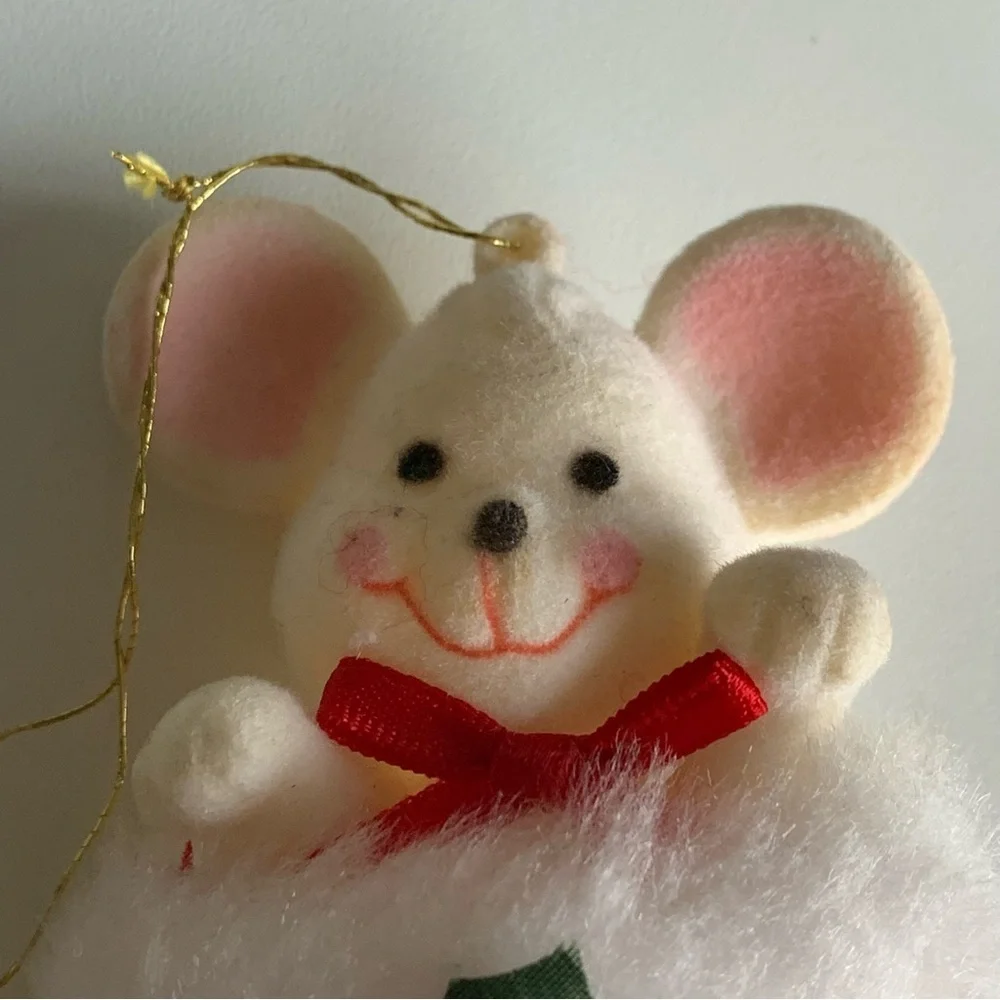Vintage mouse inside