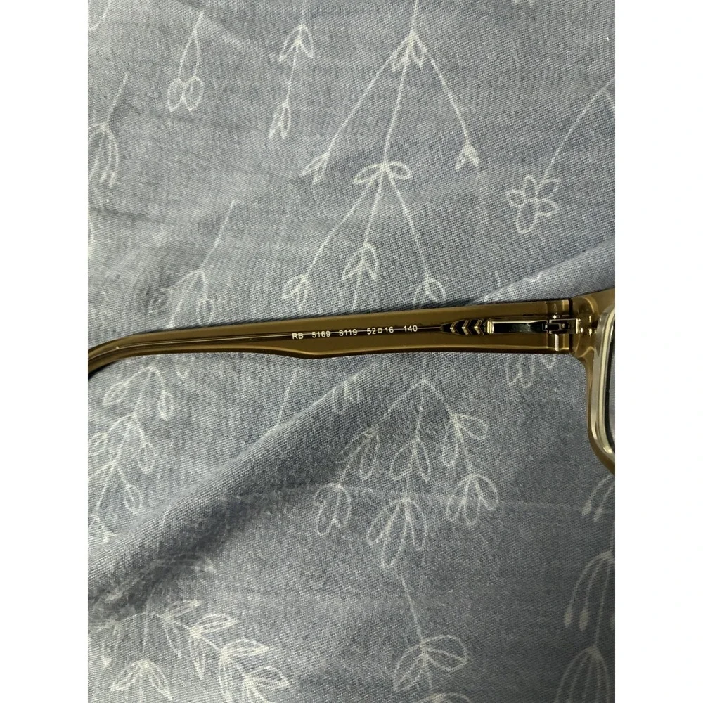 Ray-Ban keep casual striking