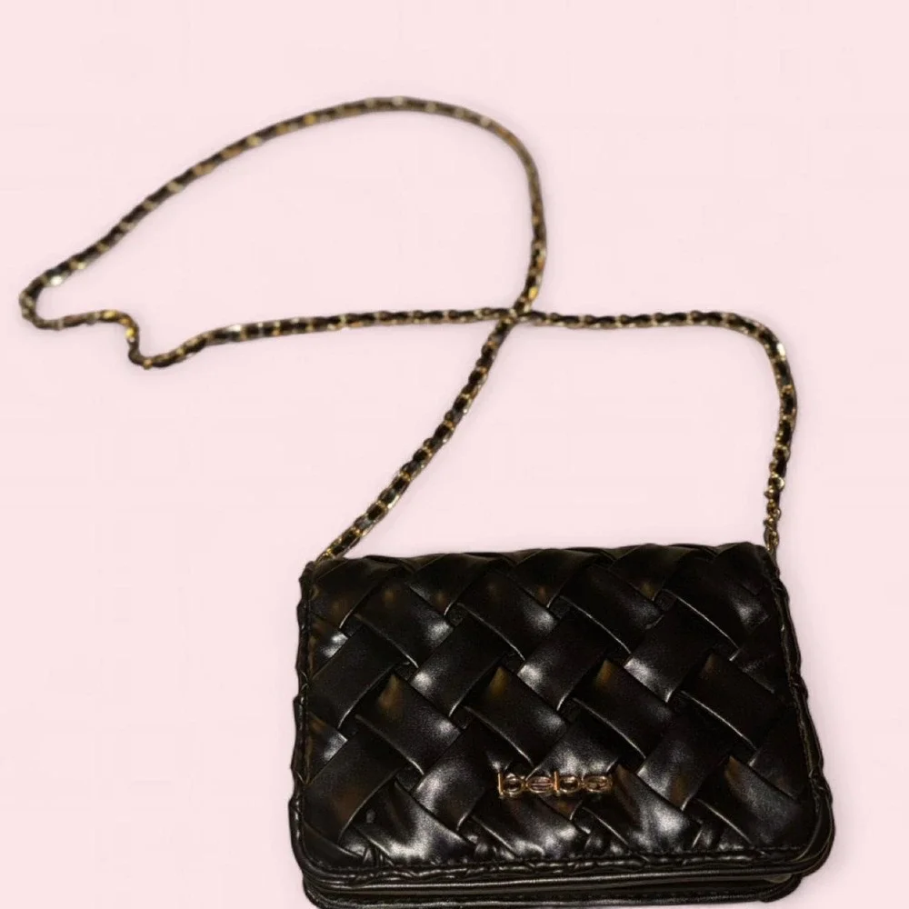 N/A black woven