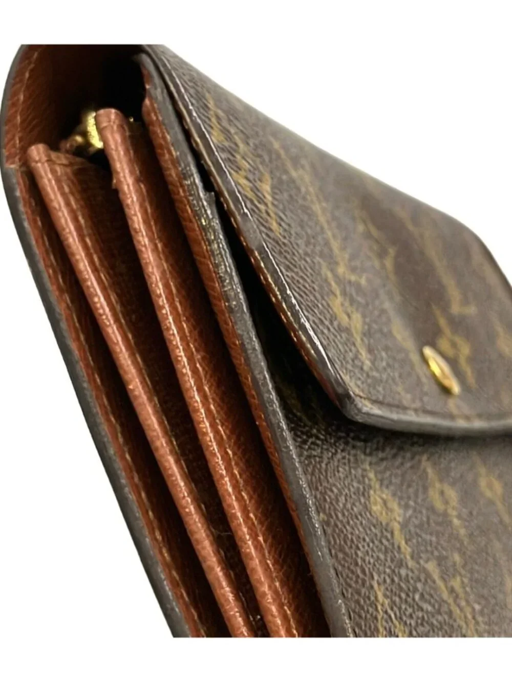 Louis Vuitton purposes material