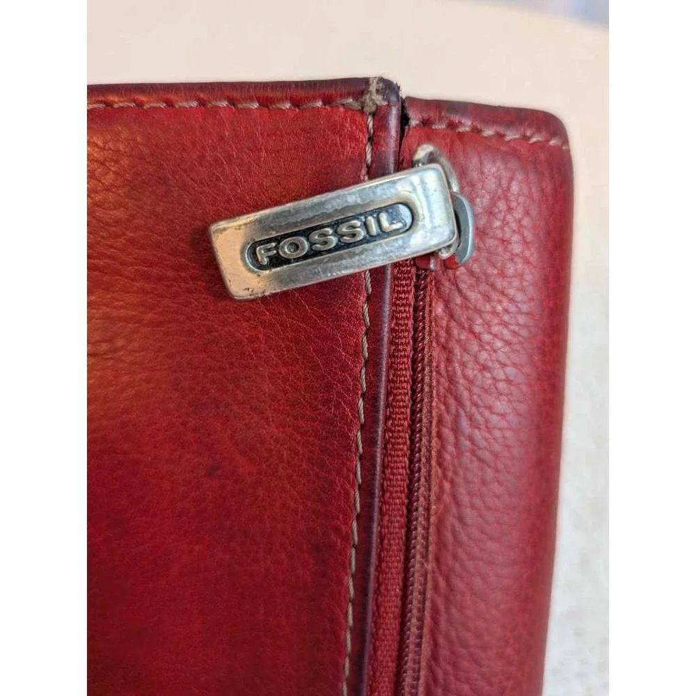 Fossil craftsmanship red