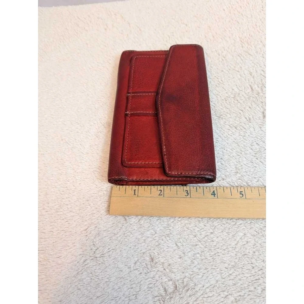 Fossil rfid its wallet