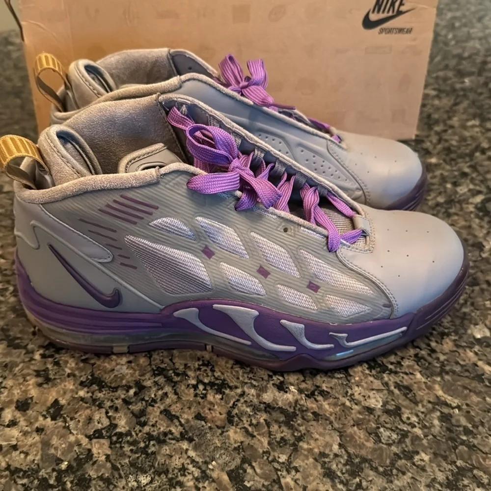 Nike feature purple vibrant