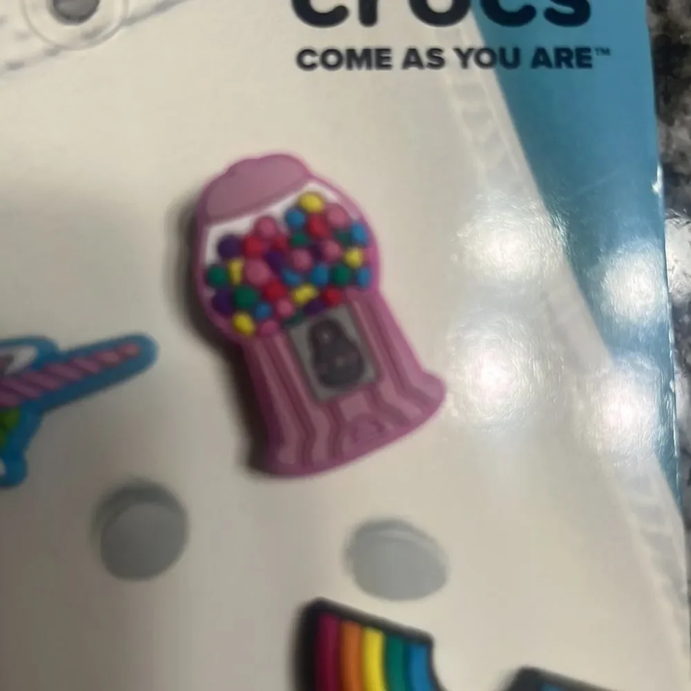 CROCS shoes are these