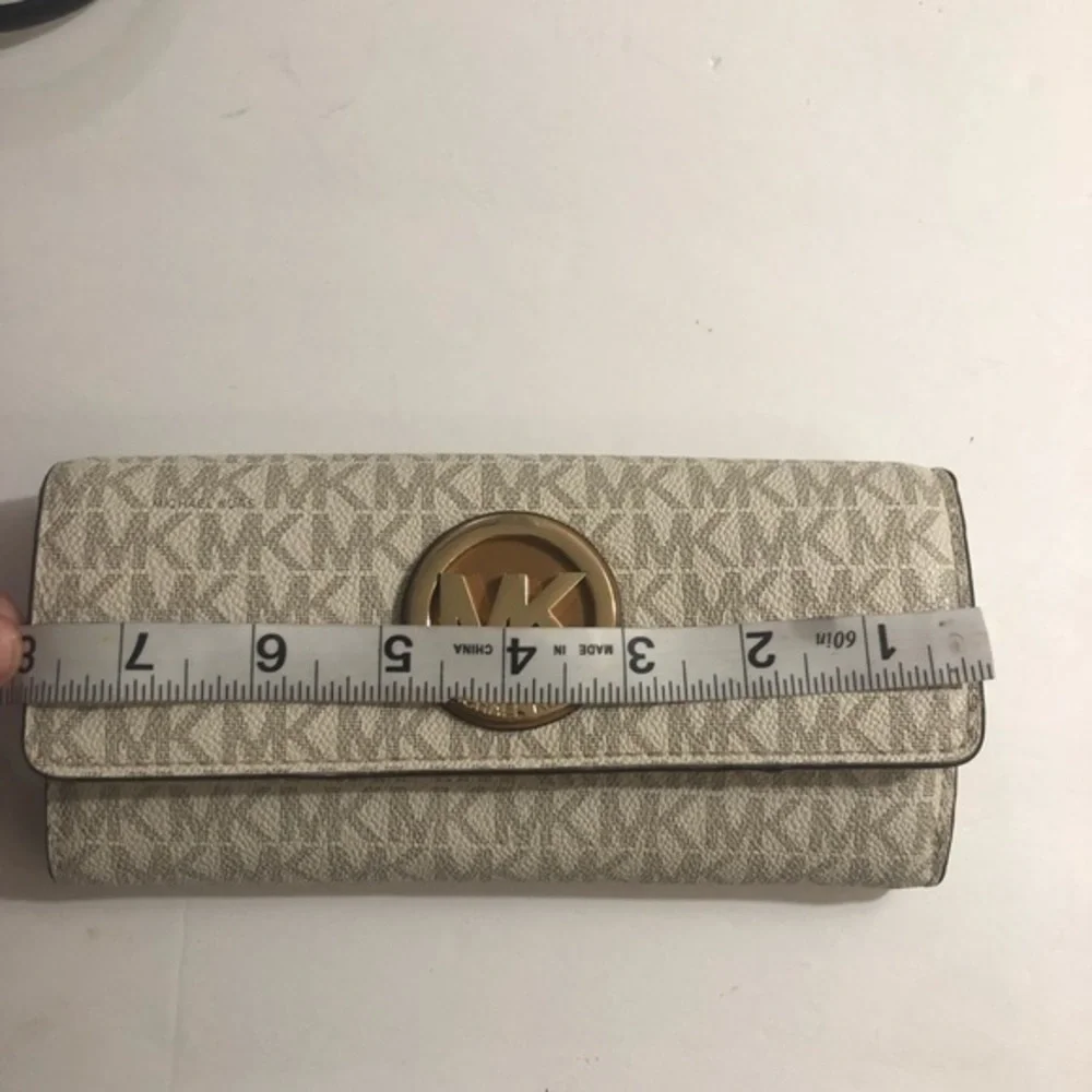 Michael Kors wear some