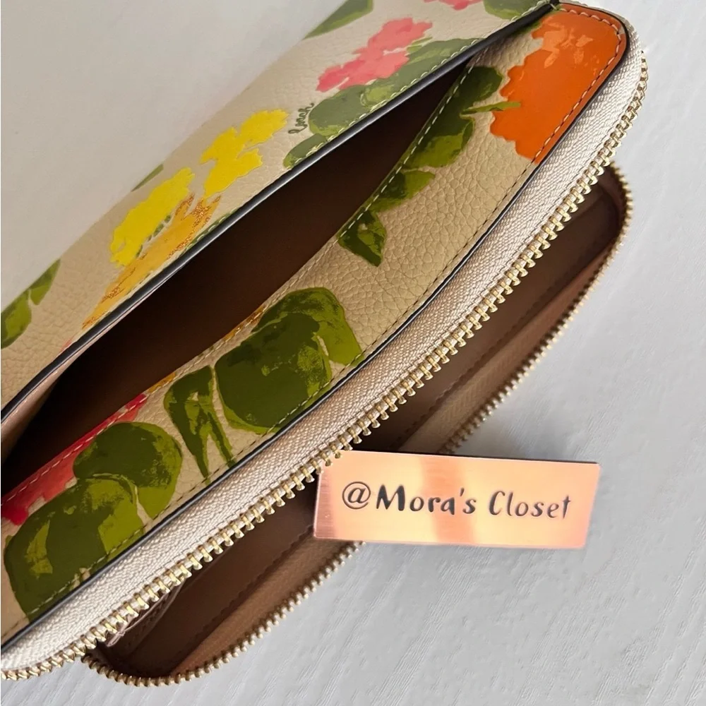 Coach card compartments all