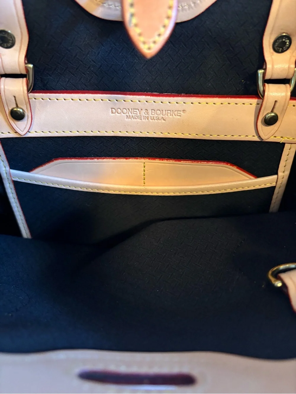 Dooney & Bourke adjustable removed smoker