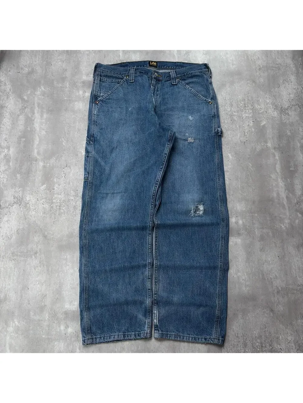 Lee view distressing