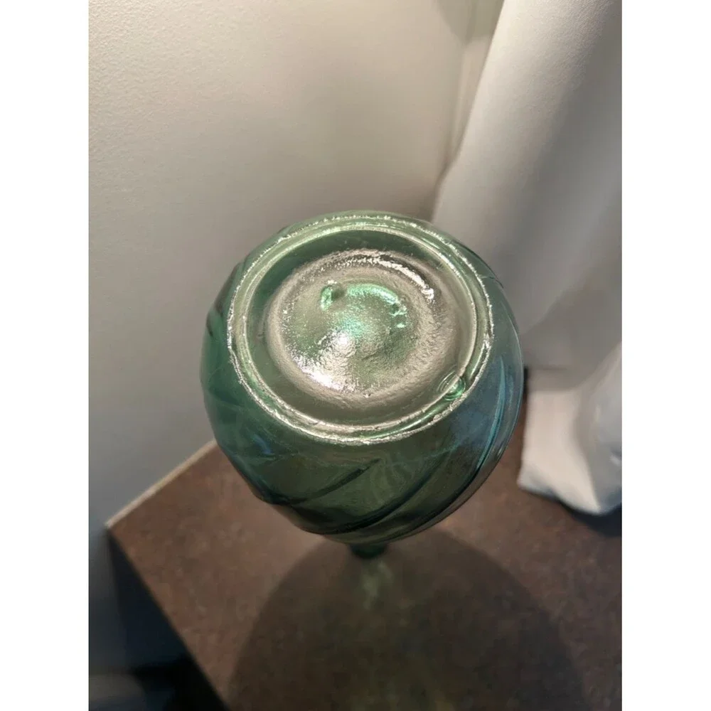 The Unbranded Brand glass standalone