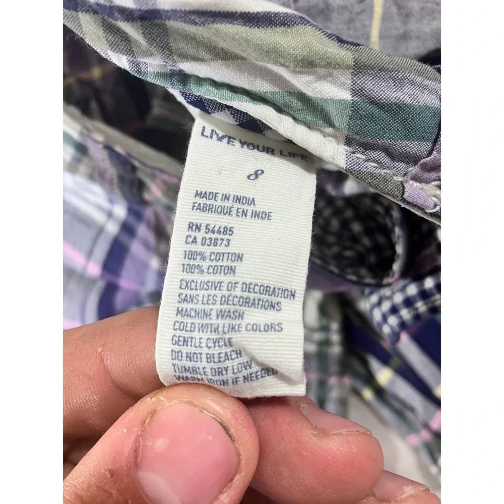 American Eagle Outfitters college features