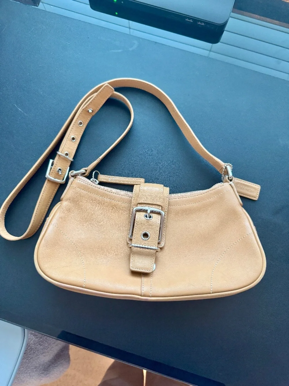 Coach - vintage tan leather shoulder bag