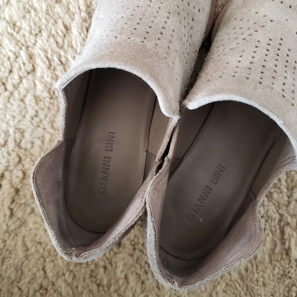 Gianni Bini stylish gray