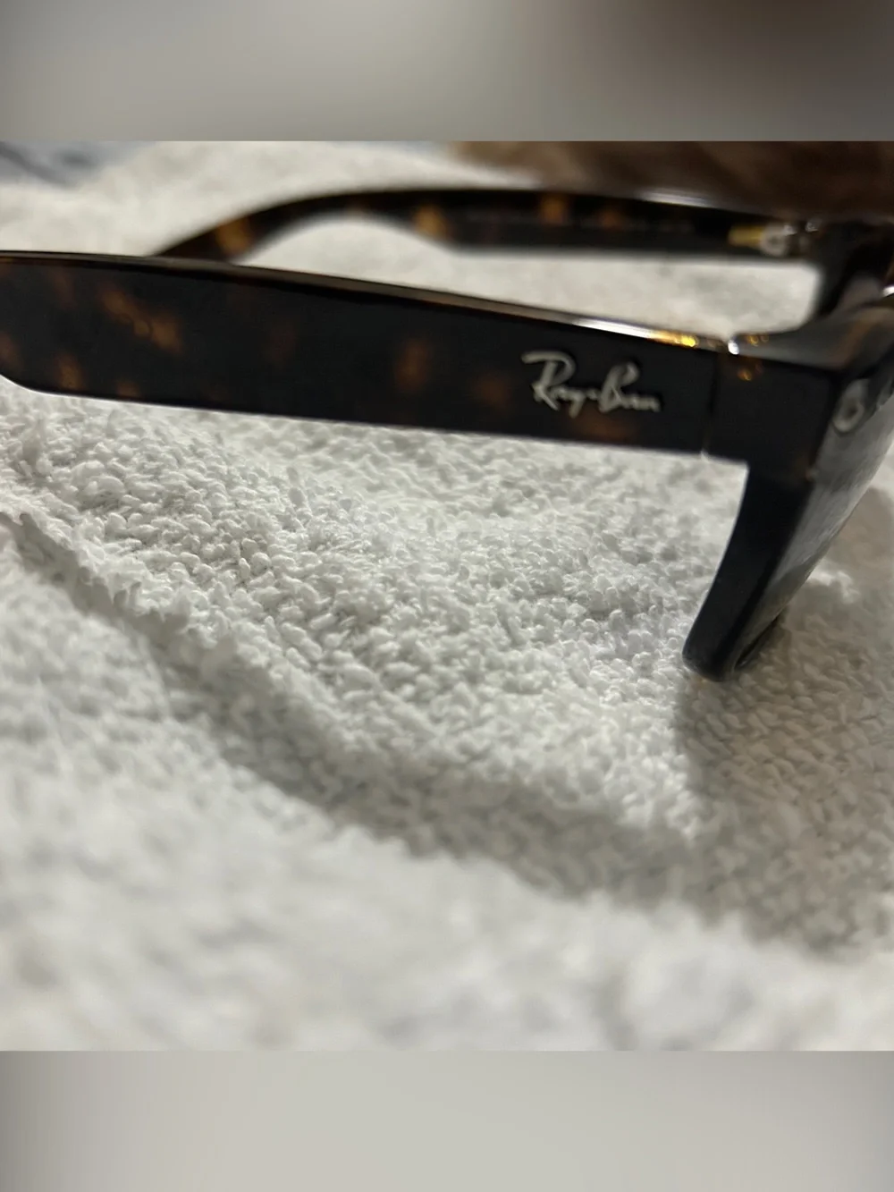 Ray-Ban detailing rich