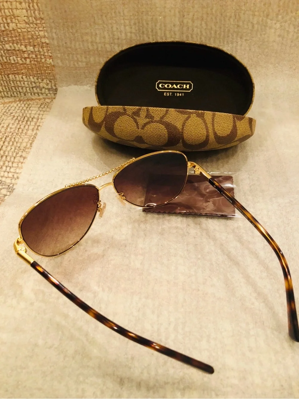Coach cloth tone