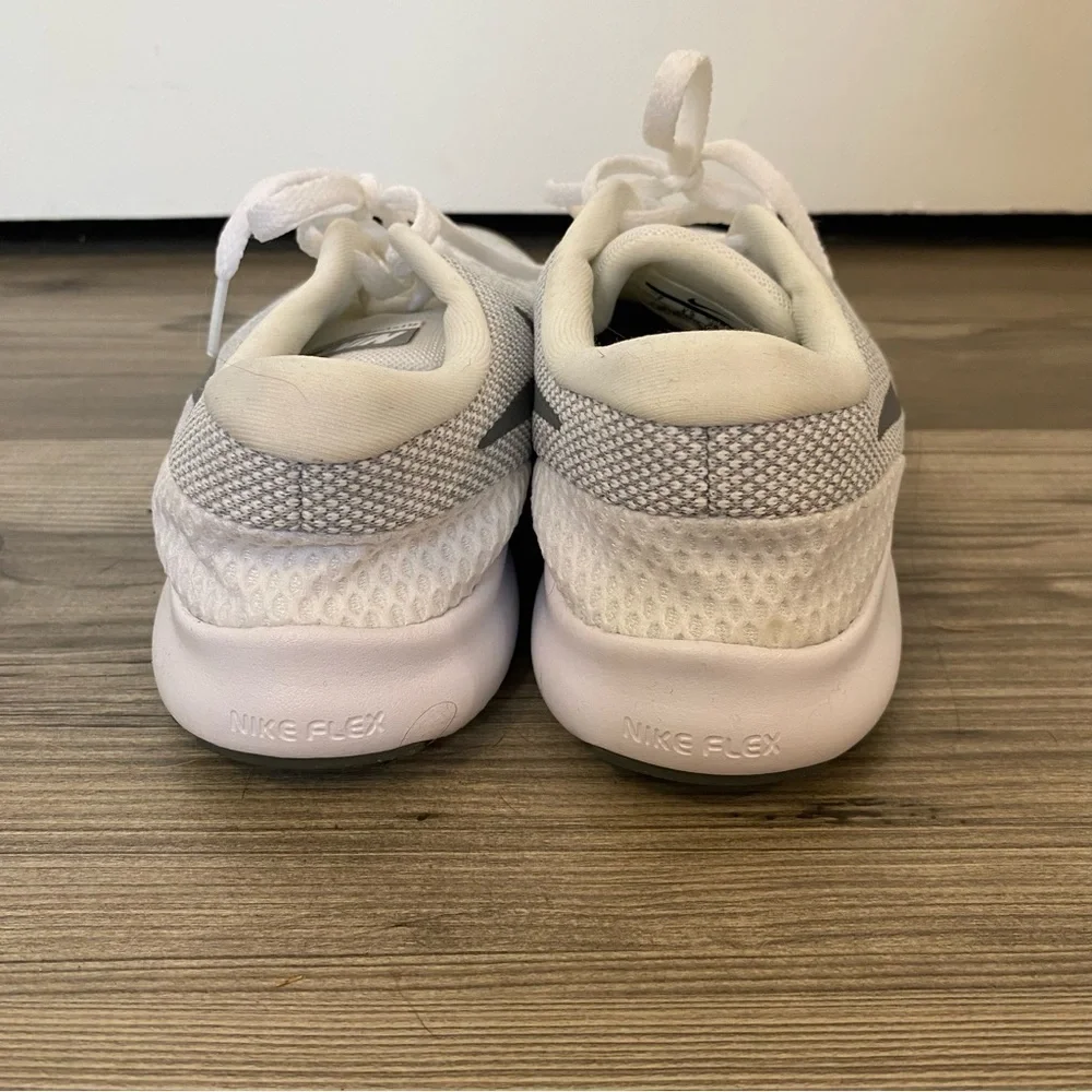 Nike flaws no stretchy